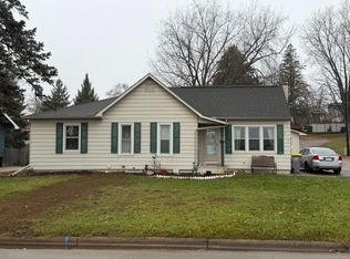 912 S Oak St, La Crescent, MN 55947