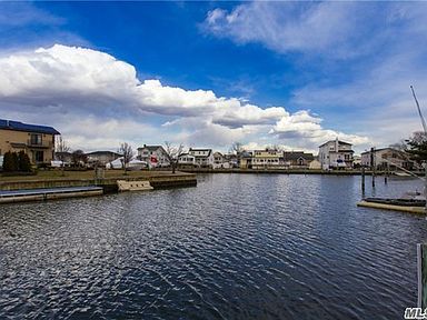 15 Christopher Ct Babylon NY 11702 Zillow 15 Christopher Ct Babylon NY 11702 Zillow
