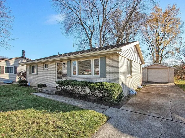 2740 Kettering Dr — Photo 2