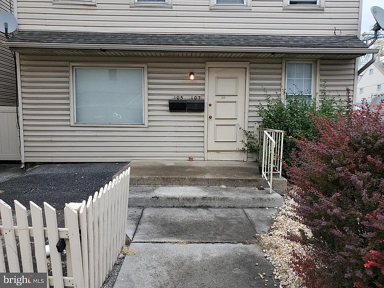 105 S Railroad Ave — Photo 1