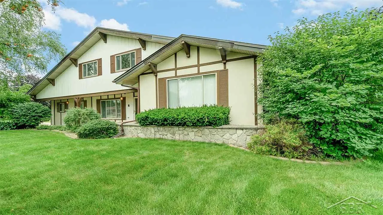 1390 Fromm Dr photo 1