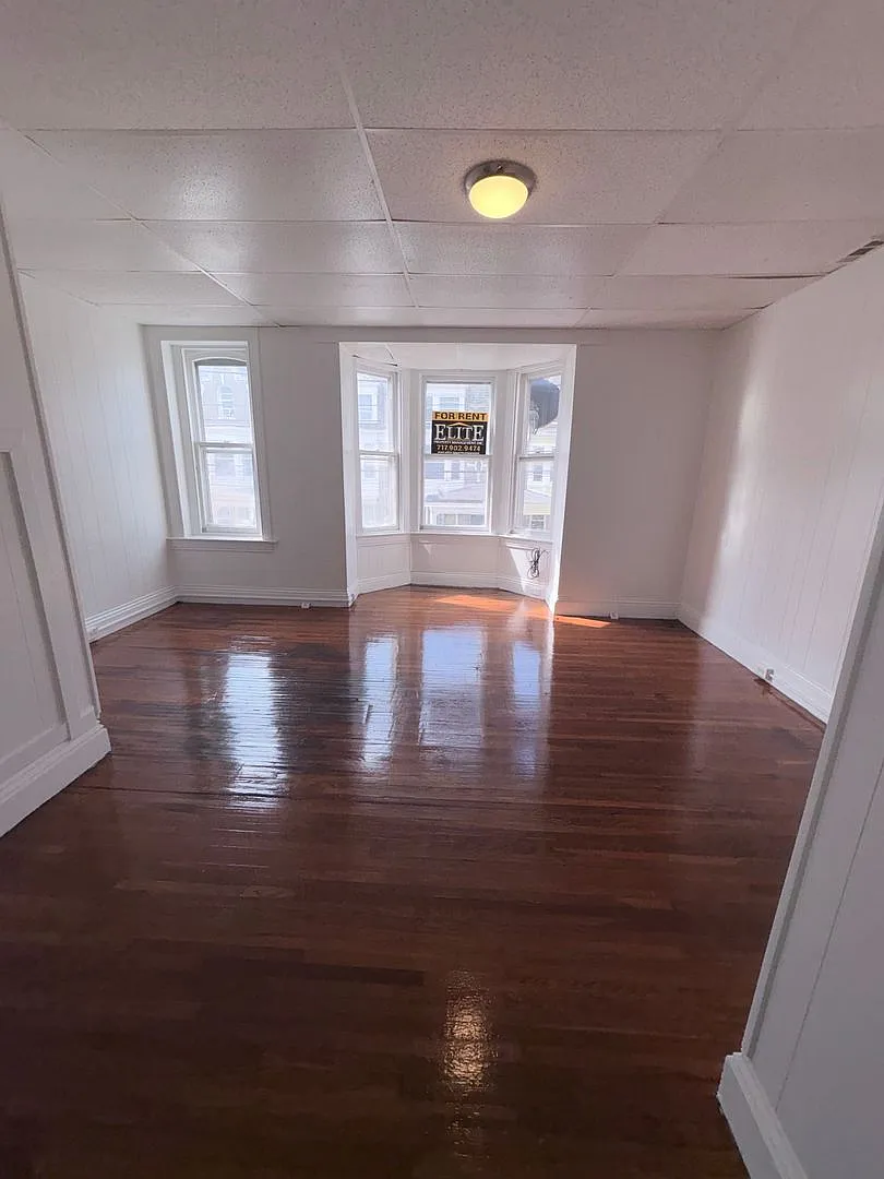 3 Bed 2 Bath Apartment in the West End of York City — Photo 4