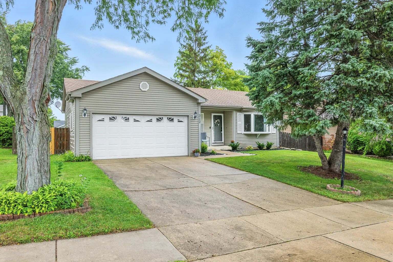 312 Exmoor Dr photo 1