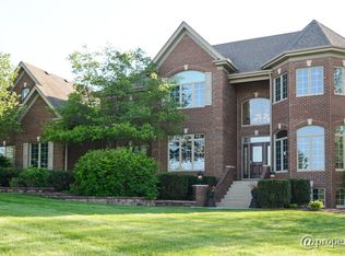 7N066 Littlehip Ct, St Charles, IL 60175