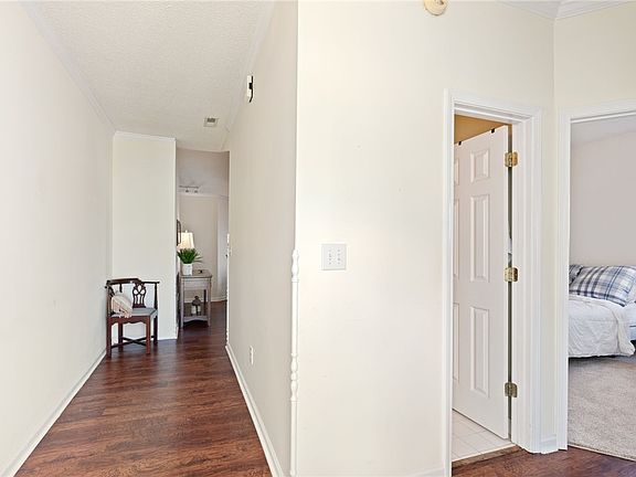3rd image of 5 Raintree Cove Dr