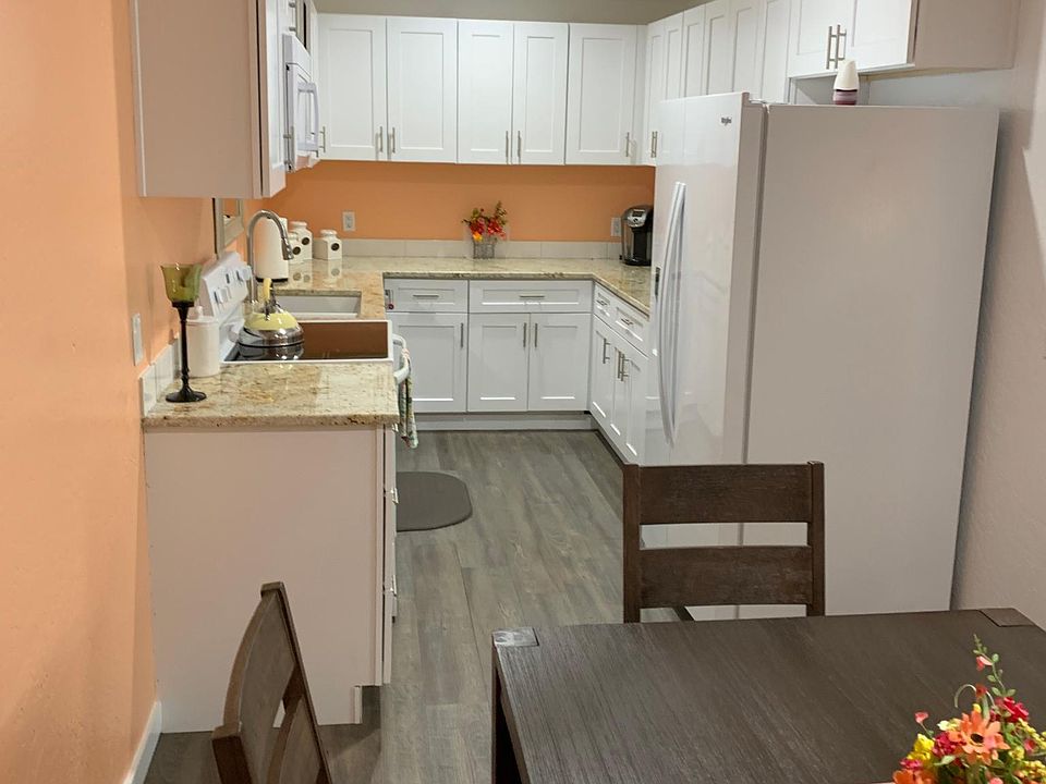 1st image of 703 Boetzkes Ave #2