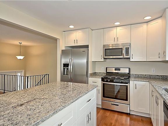 4th image of 5721 Glamis Dr