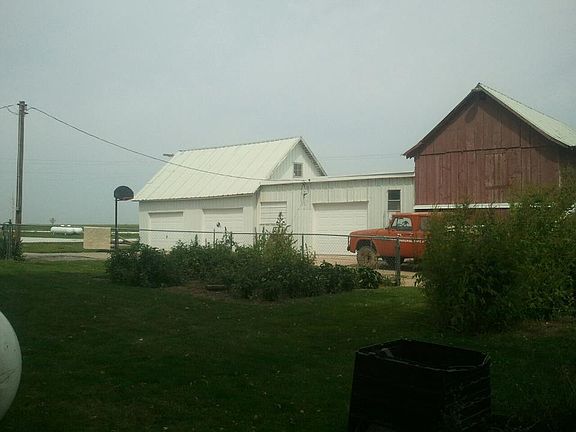 3rd image of 1005 Pekin St