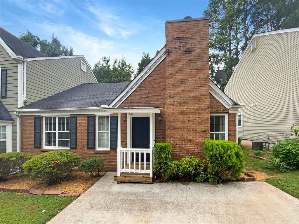3 bed, 2.0 bath, 1056 sqft, $1,800 — Photo 1