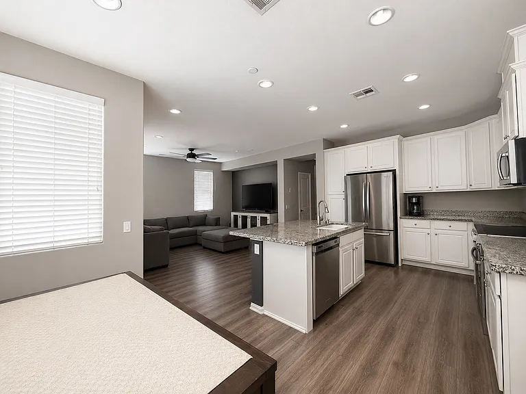 40978 Belleray Ave — Photo 2