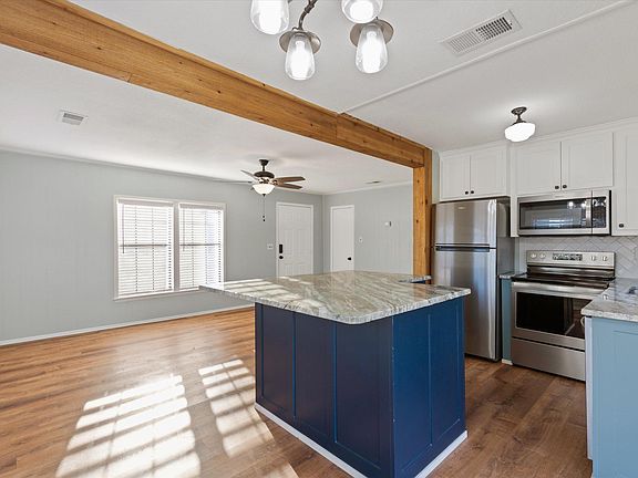 4th image of 606 W Aquarius Ct