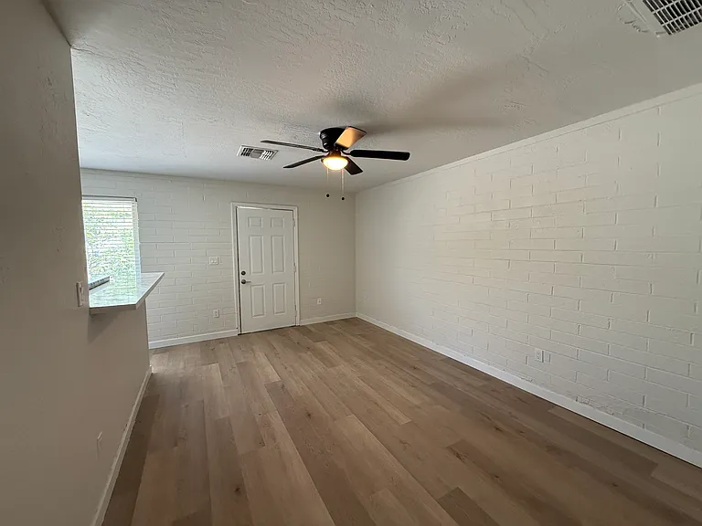 1402 E Roosevelt St #2 — Photo 6
