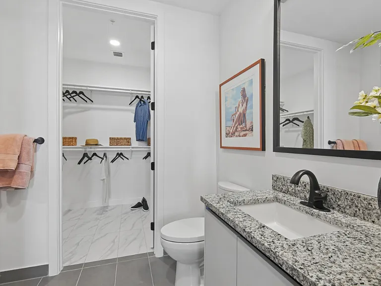 Aura North Miami Beach — Photo 15