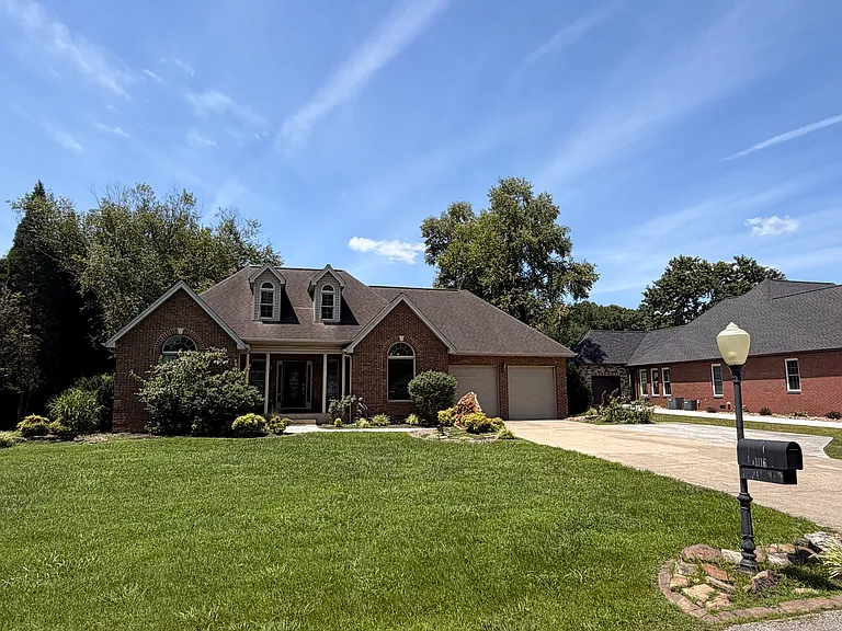 1116 Crooked Creek Dr — Photo 1