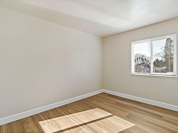 2nd image of 10900 Macarthur Blvd #2