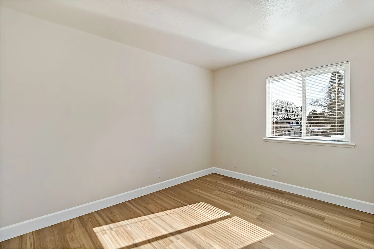 Building Photo - 10900 Macarthur Blvd #2