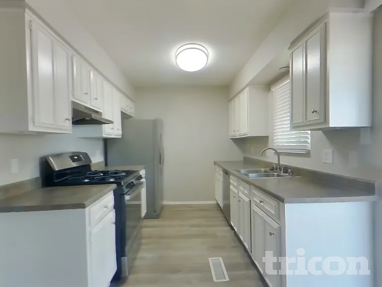 1725 Hiawatha Dr NE — Photo 4
