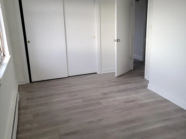 9602 Greenwood Ave #2E, Des Plaines, IL 60016