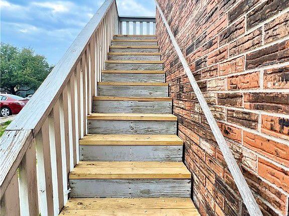 2nd image of 400 Manuel Dr APT D