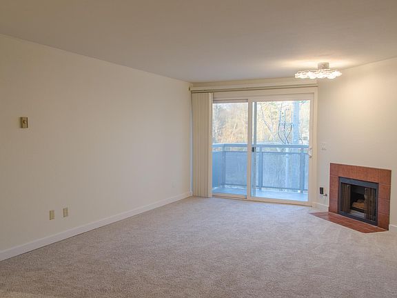 3rd image of 10501 8th Ave NE APT 402