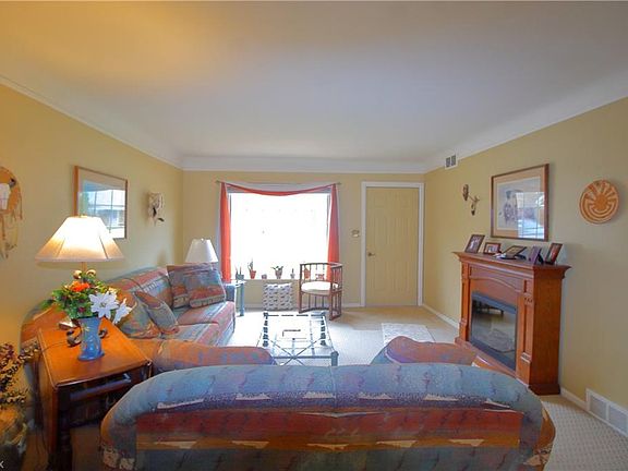 5th image of 560 Walnut Dr