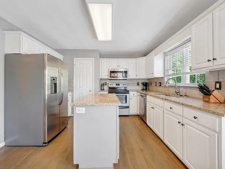 1733 Meadows Rd — Photo 11