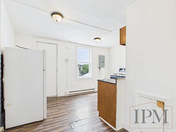 2nd image of 22 W King St #3