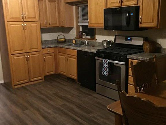 3rd image of 10 Finch Dr