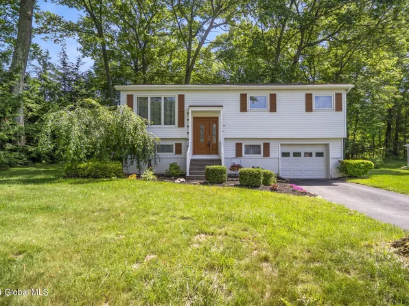 49 Walnut Drive, Clifton Park, NY 12065