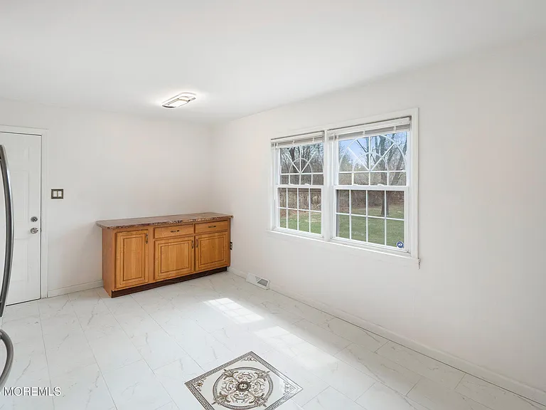 10 Monroe Ct — Photo 15
