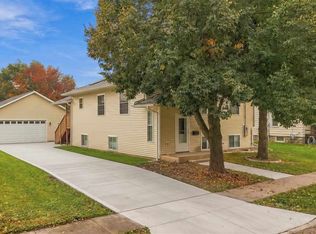 514 S 9th Ave, Washington, IA 52353