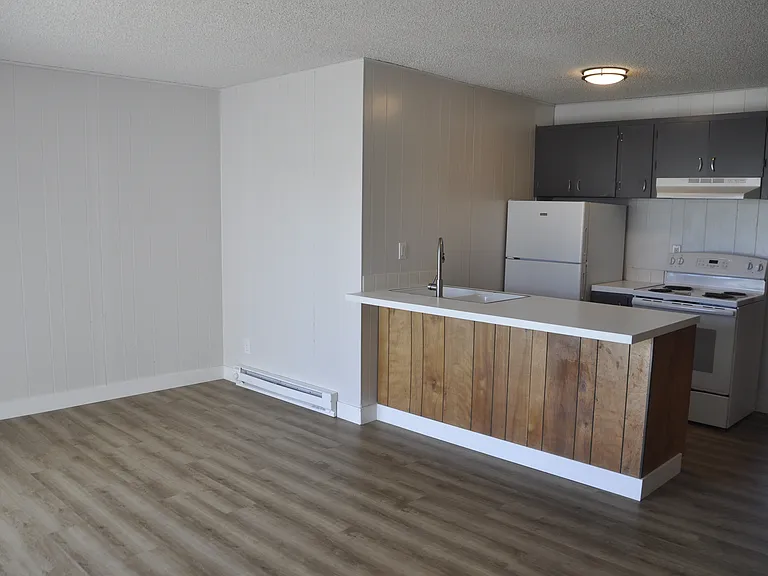 1322 N Holladay Dr — Photo 5