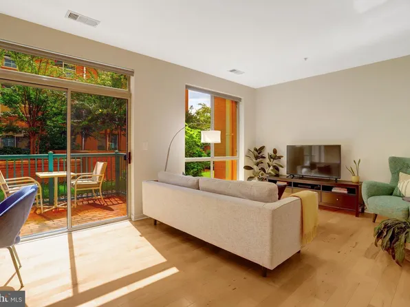 2200 N Westmoreland St Unit 218, Arlington, VA 22213