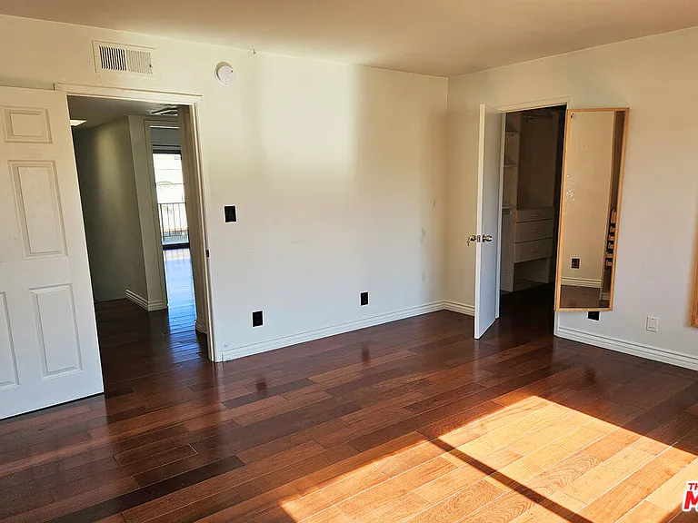 13243 Vanowen St #3 — Photo 29