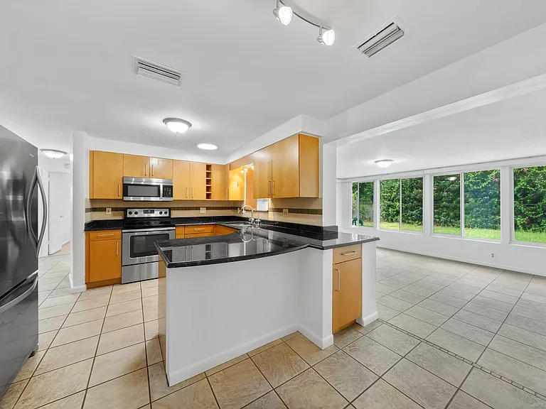 1812 Lady Mary Dr — Photo 8