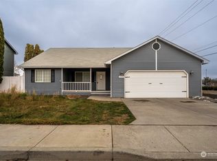 1537 W 24th Loop, Kennewick, WA 99337