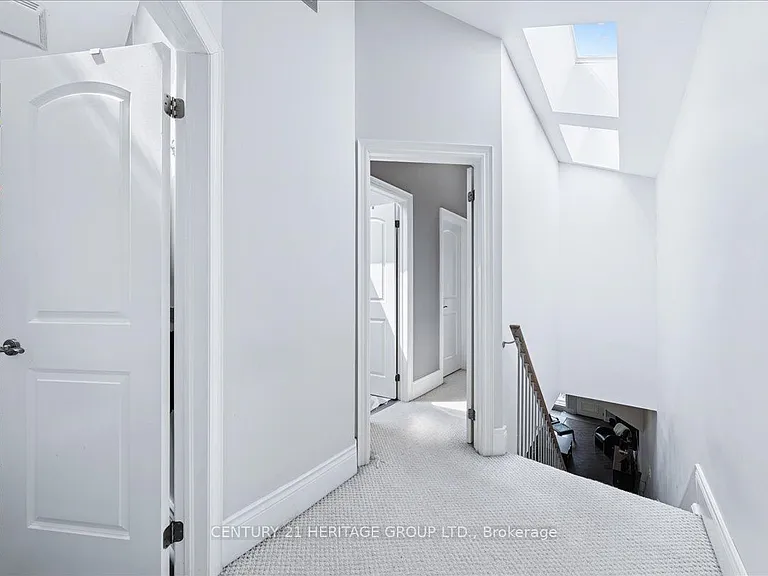 169 King Edward Ave — Photo 20