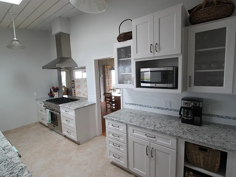 635 Sand Point Rd — Photo 11