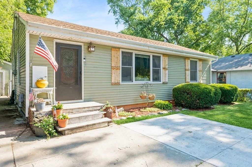 1349 McKinley Ave, Des Moines, IA 50315 Zillow