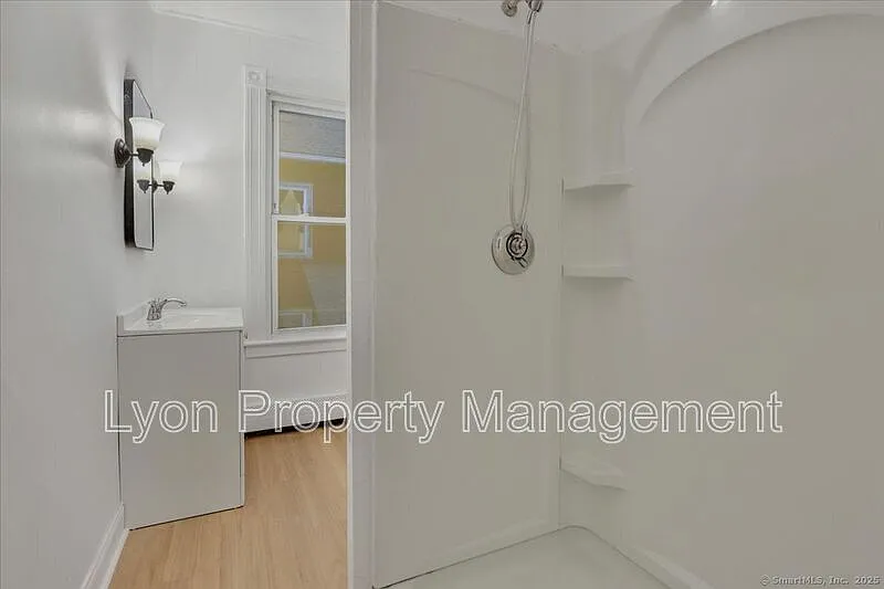 3 bed, 1.0 bath, $1,850 — Photo 3