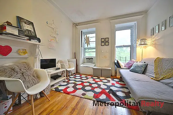 Rented by Metropolitan Realty | media 6