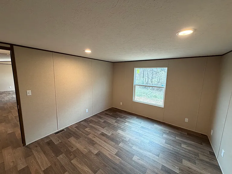 120 Linda Ln — Photo 3