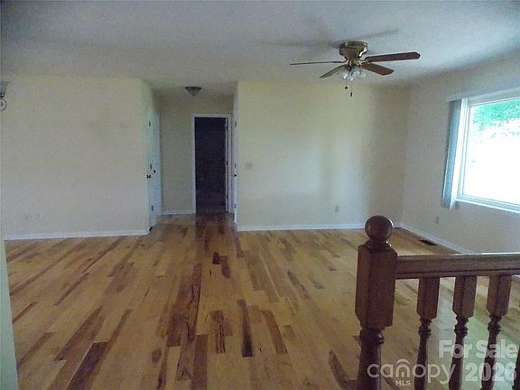 4th image of 4249 Beach Rd