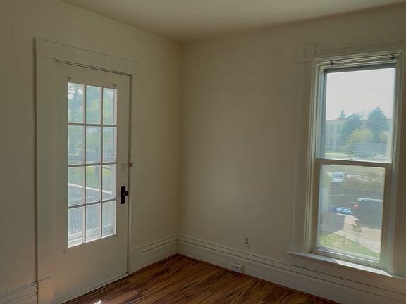 4th image of 319A E Irving Ave #A