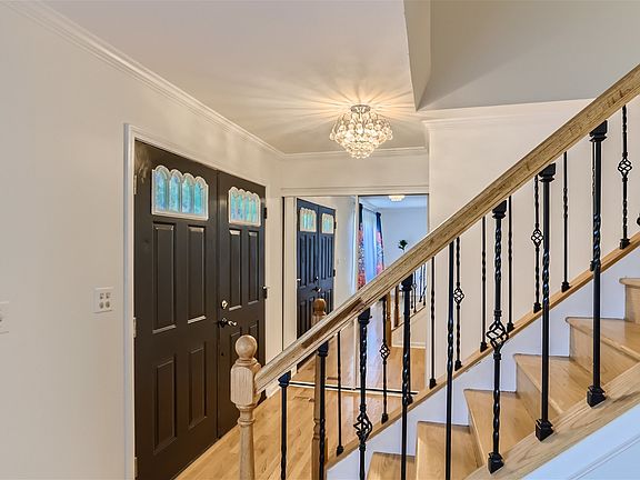 4th image of 600 Prince Edward Dr