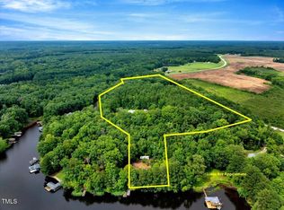 288 Lucky Ln, Bracey, VA 23919