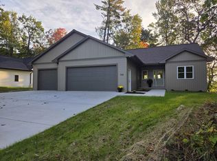 1108 Pinecrest Rd, Green Bay, WI 54313