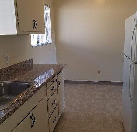 5th image of 807 3rd St #10