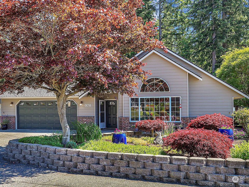 1st image of 378 MacBrae Drive