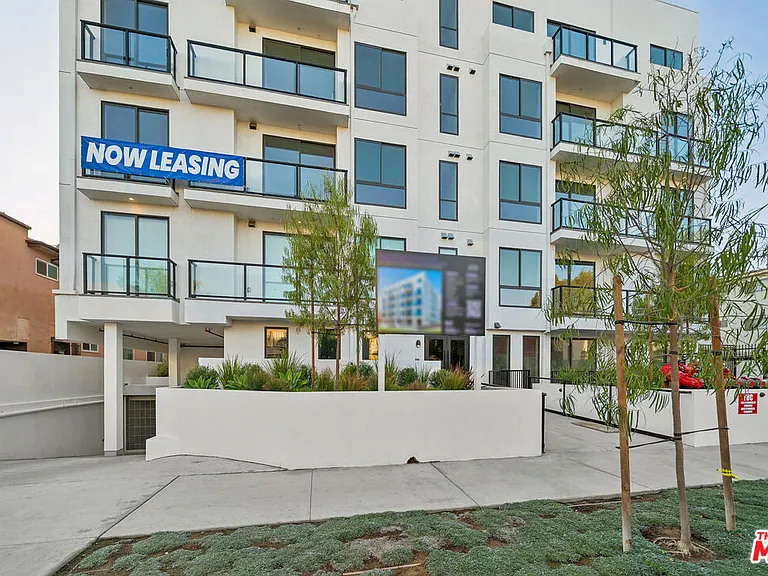 1051 S Corning St #501 — Photo 38